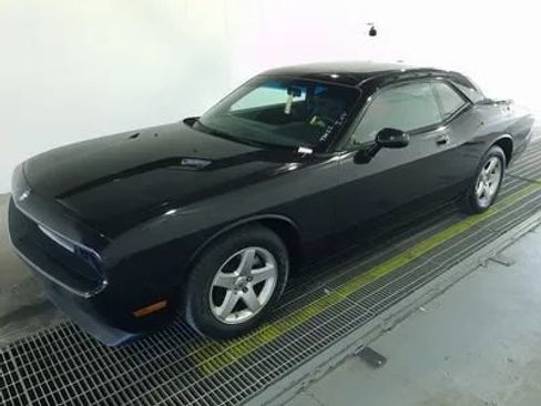 Used 2009 Dodge Challenger SE RWD image 1