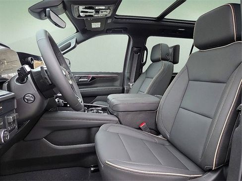 New 2026 Chevrolet Suburban Premier image 17