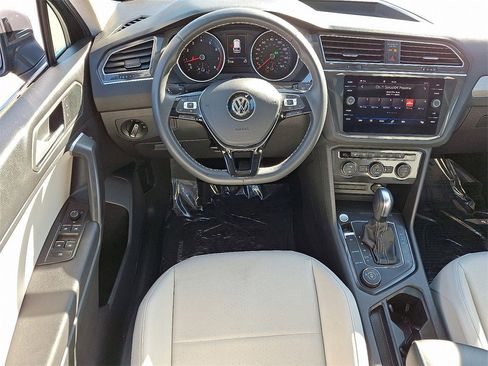 Used 2021 Volkswagen Tiguan SE image 11