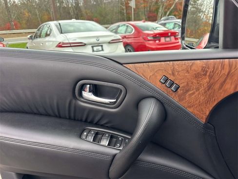 Used 2024 Nissan Armada SL w/ Captain's Chairs Package image 22