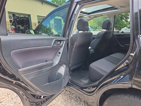 Used 2017 Subaru Forester 2.5i Premium AWD/4WD image 15