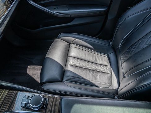 Used 2019 BMW 540i w/ M Sport Package RWD image 29