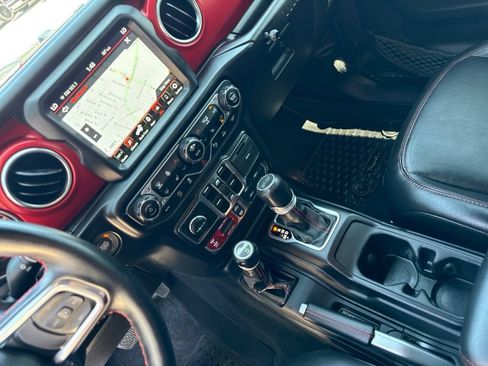 Used 2023 Jeep Wrangler Unlimited Rubicon AWD/4WD image 28