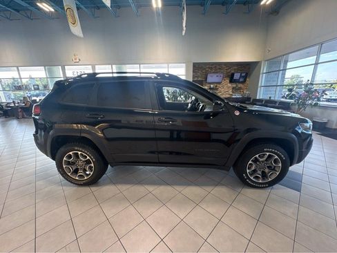 Used 2022 Jeep Cherokee Trailhawk w/ Comfort/Convenience Group AWD/4WD image 16