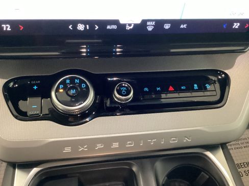 Used 2025 Ford Expedition Active AWD/4WD image 26