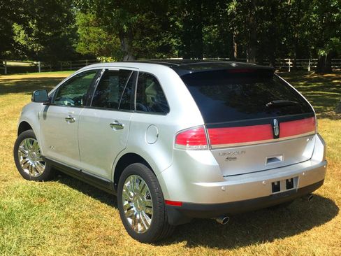 Used 2010 Lincoln MKX 2WD image 3