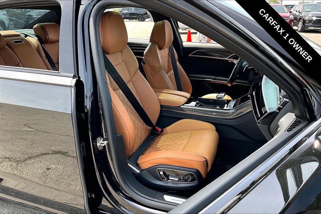 Used 2023 Audi S8 AWD/4WD image 28