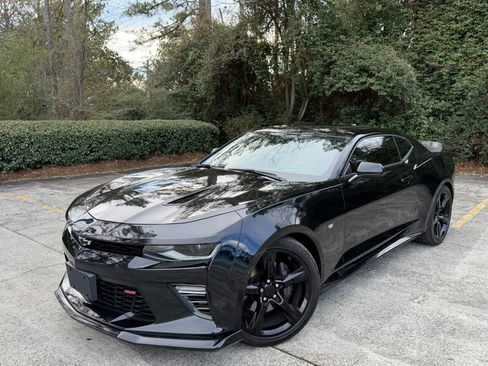 Used 2018 Chevrolet Camaro SS image 2