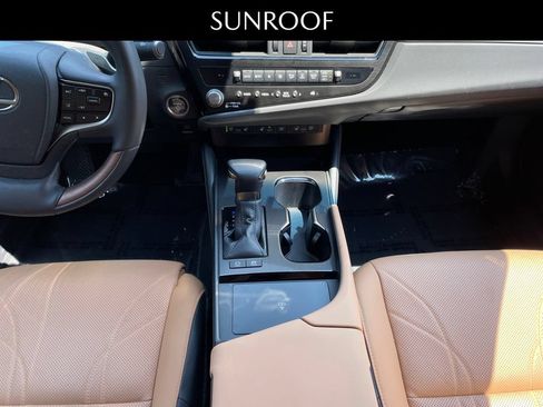 Used 2025 Lexus ES 300h Ultra Luxury w/ Accessory Package (Z1) FWD image 10