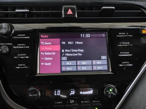 Used 2018 Toyota Camry SE FWD image 23