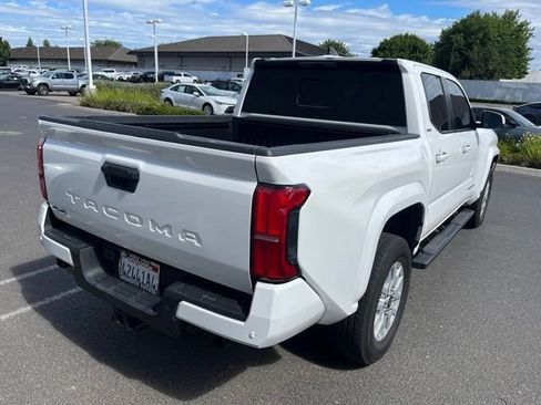 Used 2024 Toyota Tacoma SR5 w/ SR5 Upgrade Package AWD/4WD image 5