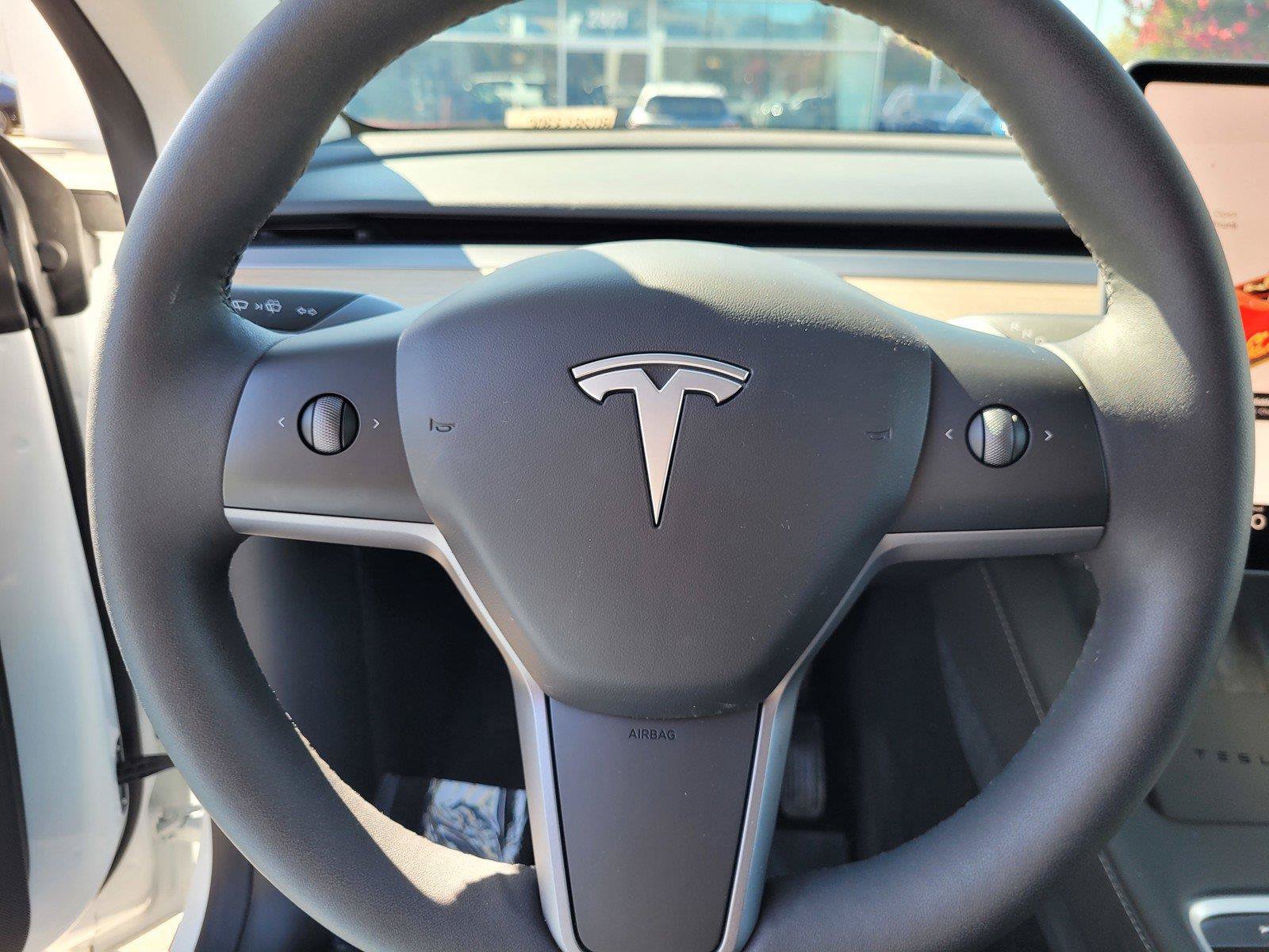 Used 2023 Tesla Model Y AWD image 34
