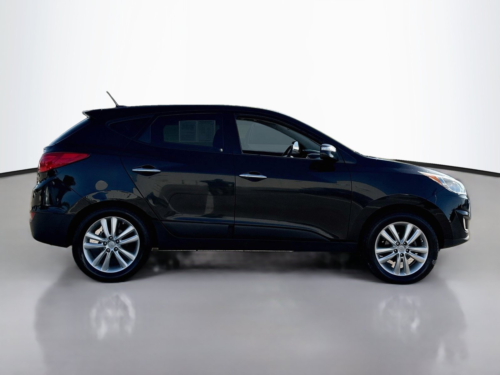 Used 2011 Hyundai Tucson Limited w/ Premium Pkg 3 FWD image 8
