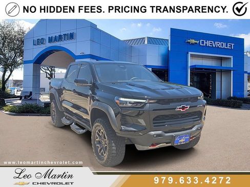 Used 2025 Chevrolet Colorado ZR2 w/ Technology Package AWD/4WD image 2