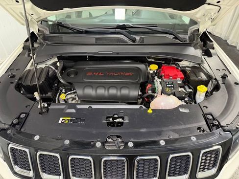 Used 2019 Jeep Compass Latitude w/ Cold Weather Group AWD/4WD image 24