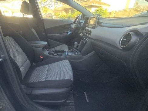 Used 2021 Hyundai Kona SE image 5