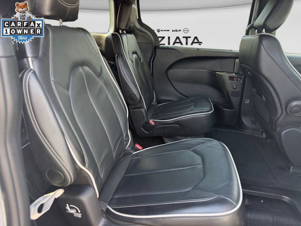 Used 2025 Chrysler Pacifica Limited FWD image 16