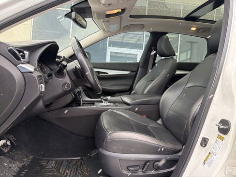 Used 2019 INFINITI QX50 Essential w/ Premium Heat Package image 2