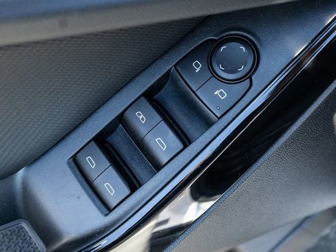 New 2026 Chevrolet Equinox LT image 18