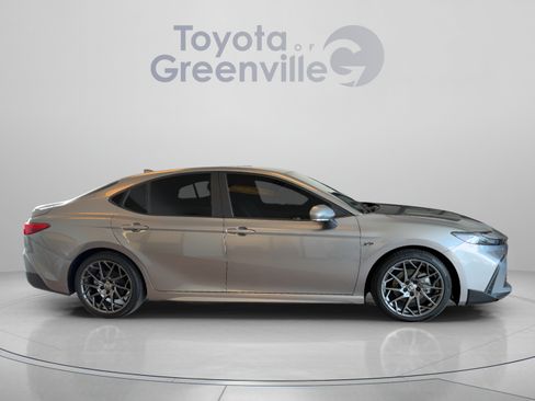 Used 2025 Toyota Camry SE w/ Convenience Package FWD image 7