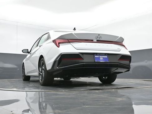 New 2026 Hyundai Elantra Limited FWD image 12