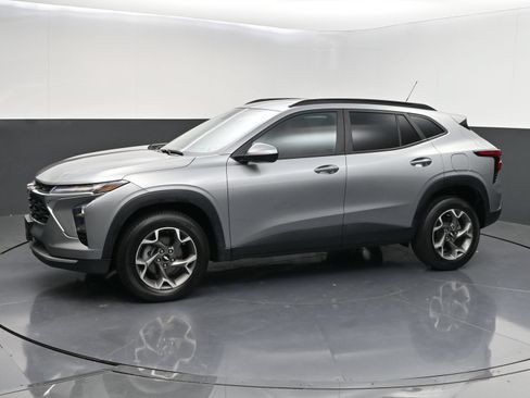 Certified 2024 Chevrolet Trax LT w/ Driver Confidence Package FWD image 4
