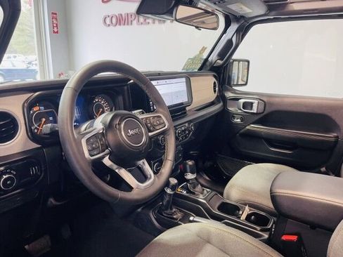 Used 2024 Jeep Wrangler Sahara w/ Safety Group image 10