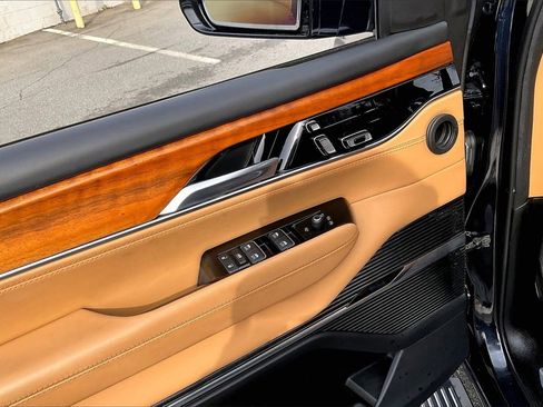 Used 2022 Jeep Grand Wagoneer Series III image 29