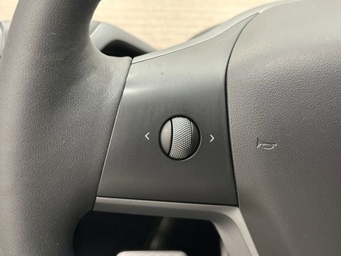 Used 2021 Tesla Model Y Long Range image 27