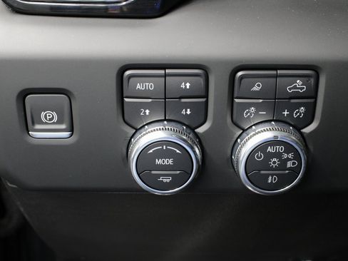 Used 2024 GMC Sierra 2500 AT4 image 58