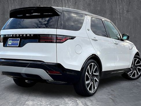 Used 2024 Land Rover Discovery Metropolitan Edition image 6