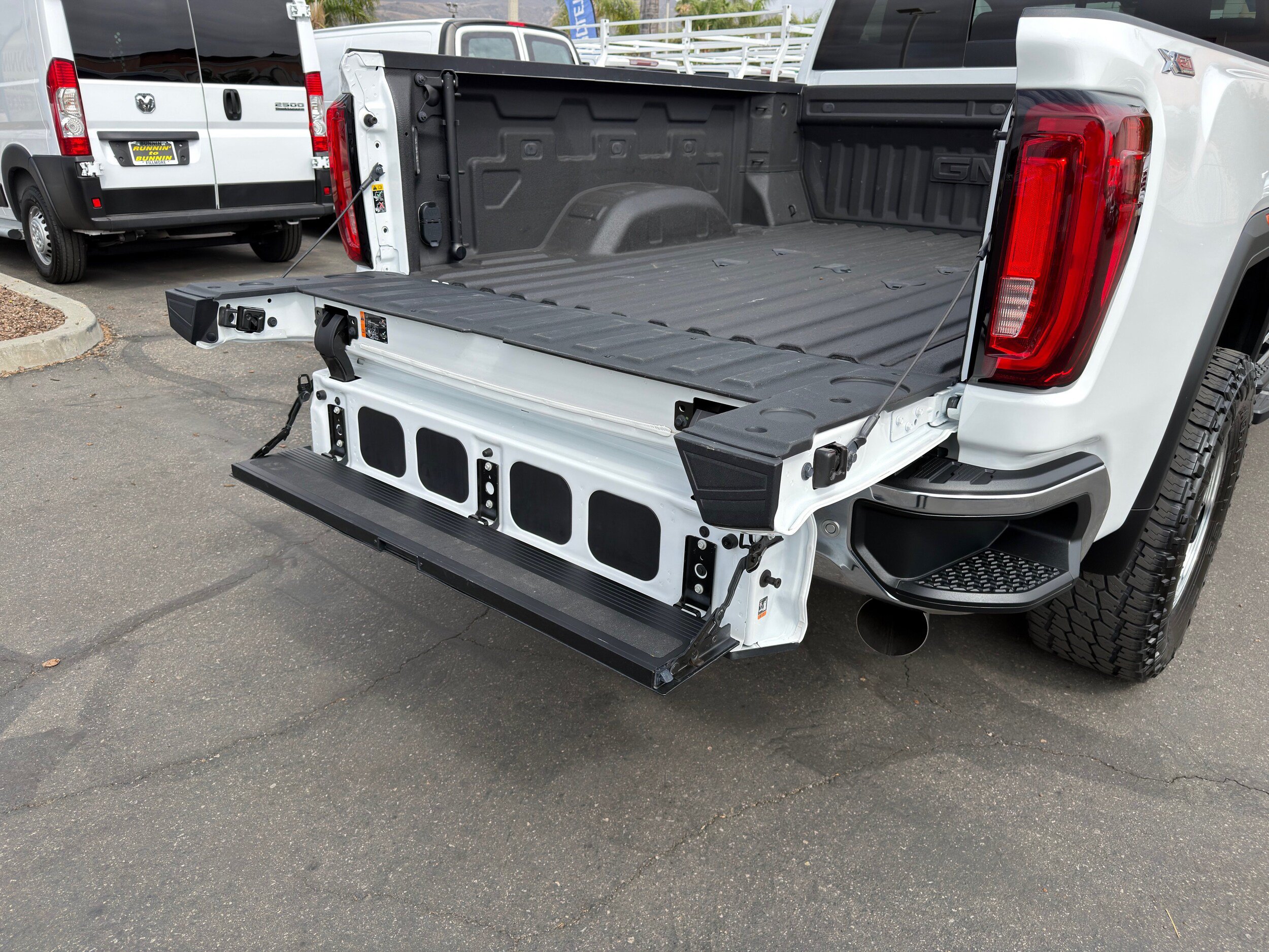 Used 2020 GMC Sierra 3500 SLT w/ SLT Premium Plus Package AWD/4WD image 21