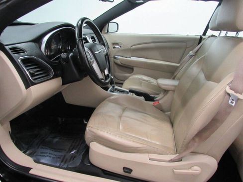 Used 2011 Chrysler 200 Limited FWD image 10