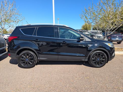Used 2018 Ford Escape Titanium image 2