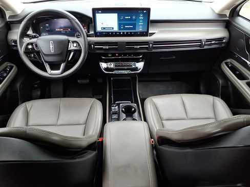Used 2023 Lincoln Corsair AWD w/ Equipment Group 101A image 11