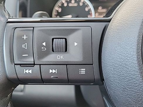 Used 2022 Nissan Pathfinder SV image 24