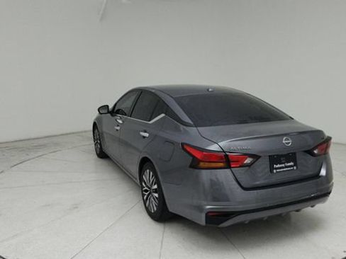 Used 2024 Nissan Altima 2.5 SV FWD image 4