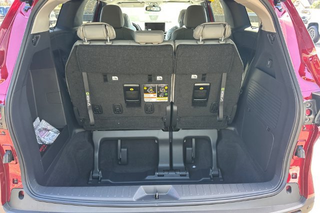 Used 2026 Toyota Sienna XLE AWD/4WD image 14