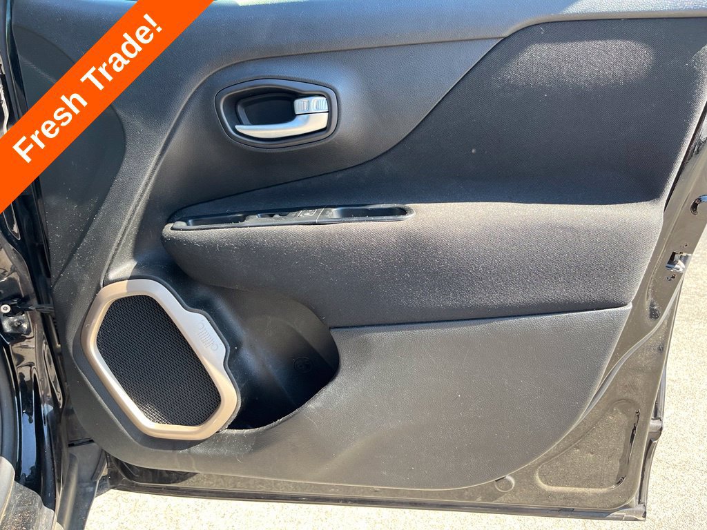 Used 2017 Jeep Renegade Latitude FWD image 35