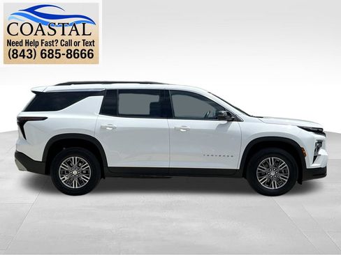 Used 2025 Chevrolet Traverse LT FWD image 5