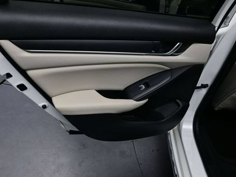 Used 2020 Honda Accord EX image 17