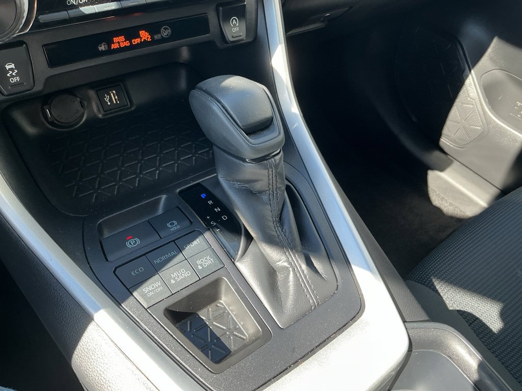 Used 2025 Toyota RAV4 LE AWD/4WD image 25