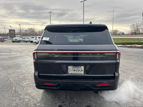 New 2026 Lincoln Navigator Reserve w/ Jet Appearance Package AWD/4WD image 6