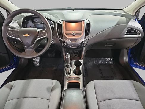 Certified 2018 Chevrolet Cruze LT w/ LT Convenience Package FWD image 11