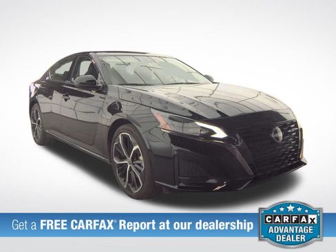 Used 2025 Nissan Altima 2.5 SR FWD image 2