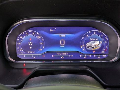 Used 2024 Chevrolet Suburban LT w/ Luxury Package image 31