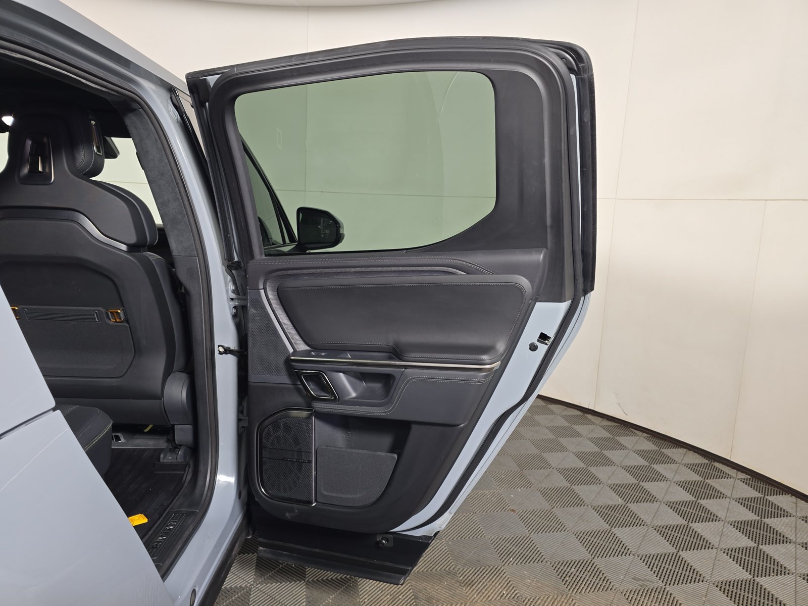 Used 2022 Rivian R1T Adventure AWD/4WD image 18