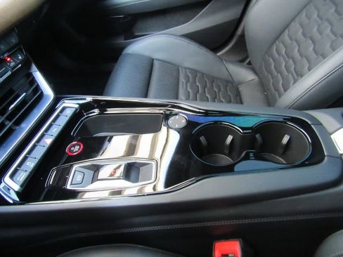 Used 2023 Audi e-tron GT Premium Plus image 42