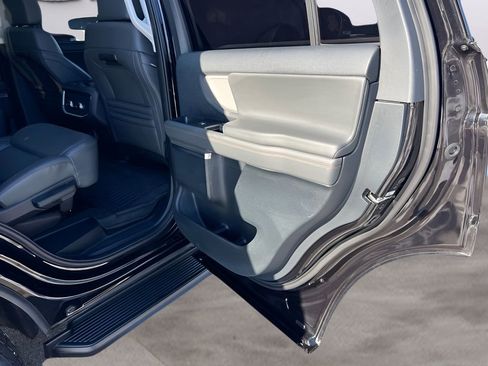 Used 2025 Ford Expedition Active image 20