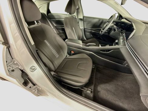 Used 2024 Hyundai Elantra SEL FWD image 18